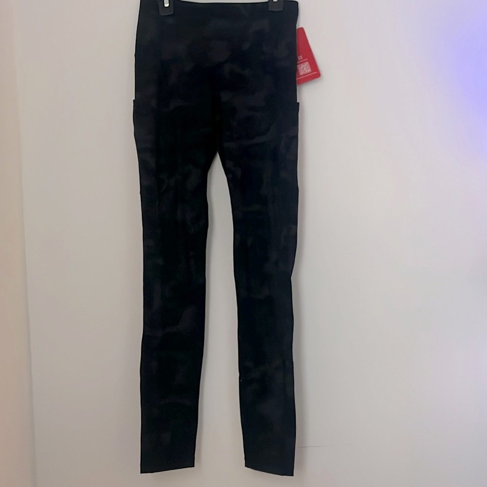 Brand new Camo black leggings size small with pockets
